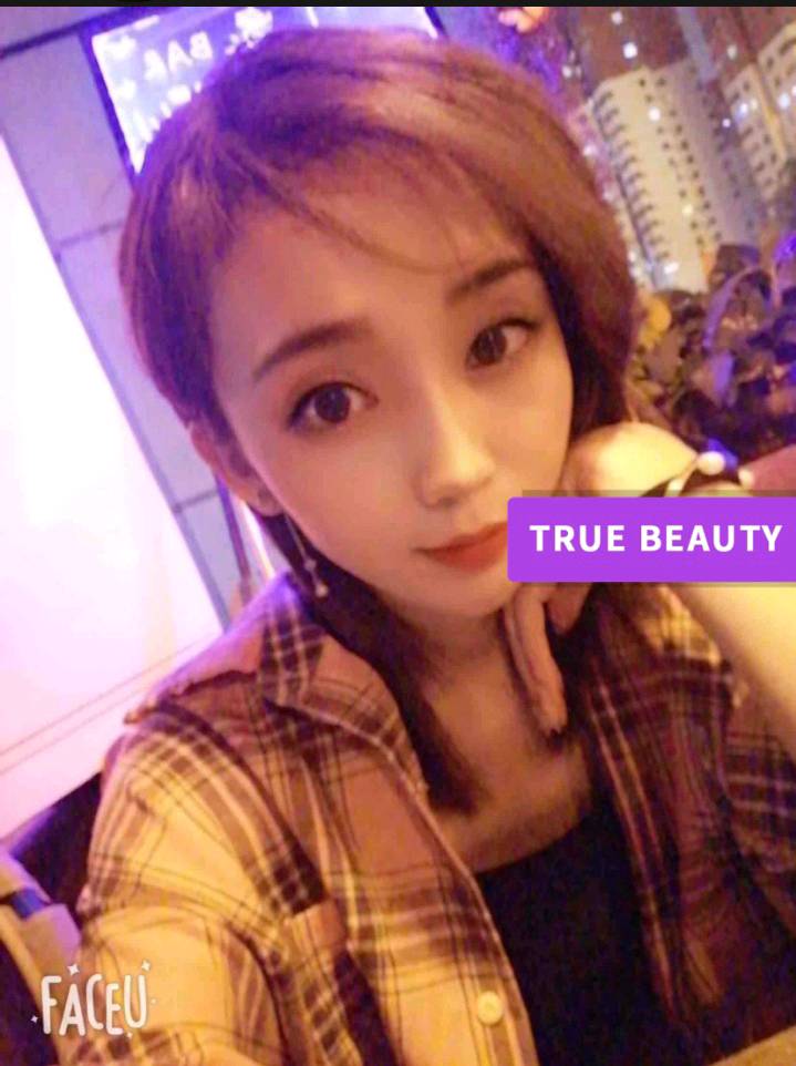 天旺广场对面的简单小妹子